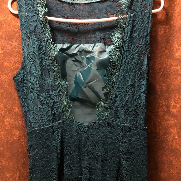 Teal green lace dress - Picture 4 of 4